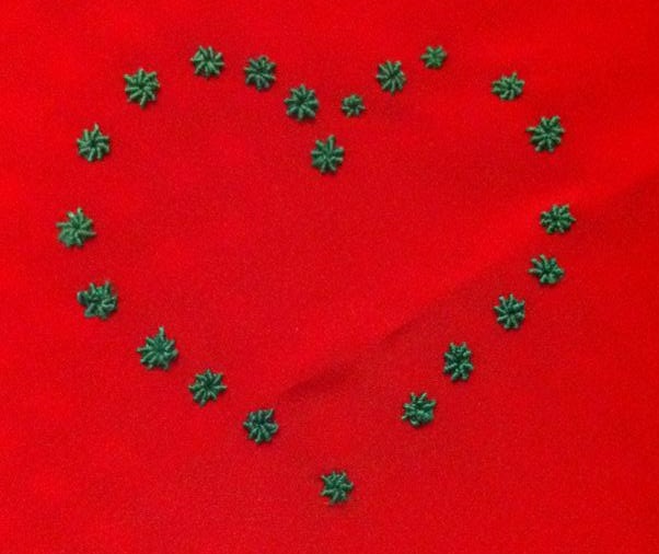 Broderie marocaine en forme de coeur