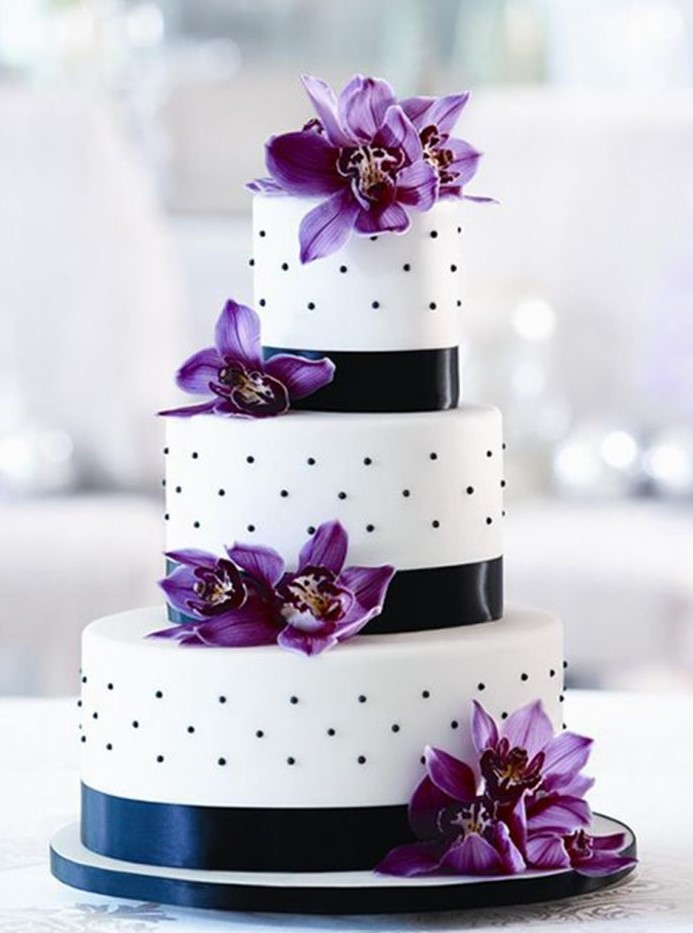 gteau de mariage blanc et violet