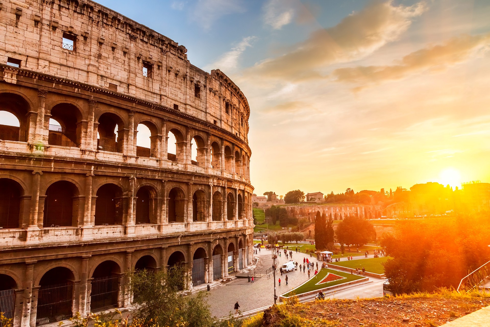 Le colisée à Rome, au coucher du soleil