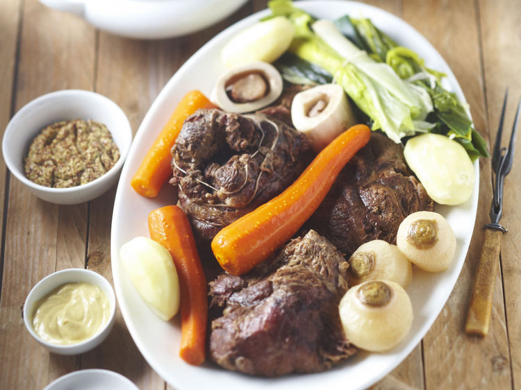 pot au feu (morceau de viande accomagn de lgumes)