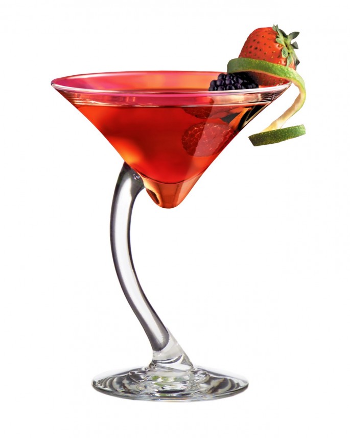 Verre de Cosmopolitan avec fruits rouges et zeste de citron