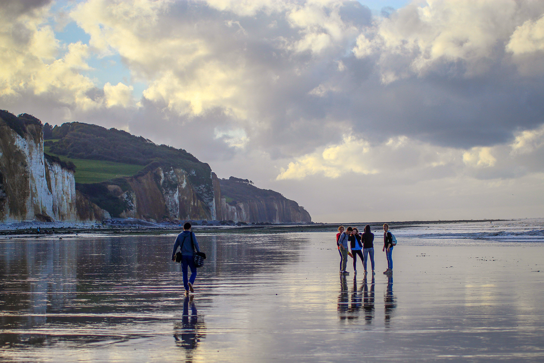 groupe d'amis sur une plage