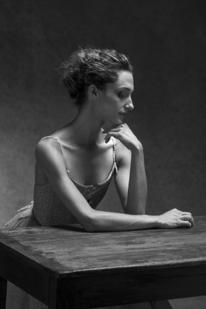 Dorothe Gilbert, Etoile. Photo en noir et blanc