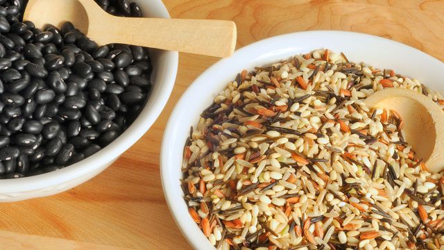 Riz complet et haricots noirs